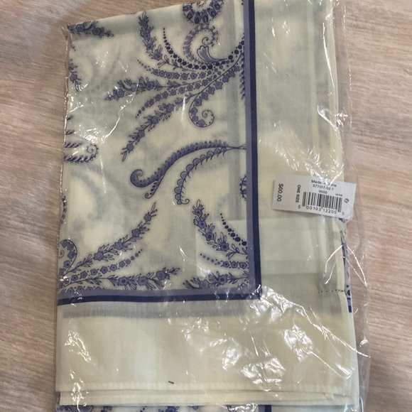 Banana republic scarf. - Picture 2 of 2